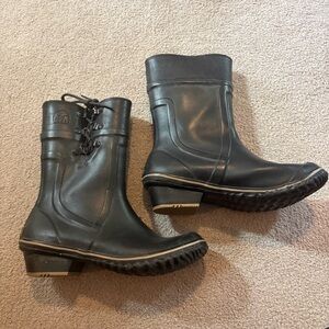 Sorel Mid Calf Rubber Rain Boots Chelsea Pull On Womens size 6.5 Black Low Heel